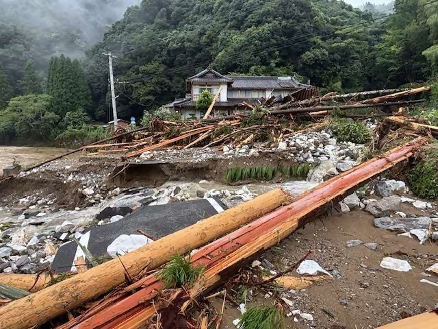 豊富地区道路崩壊の写真